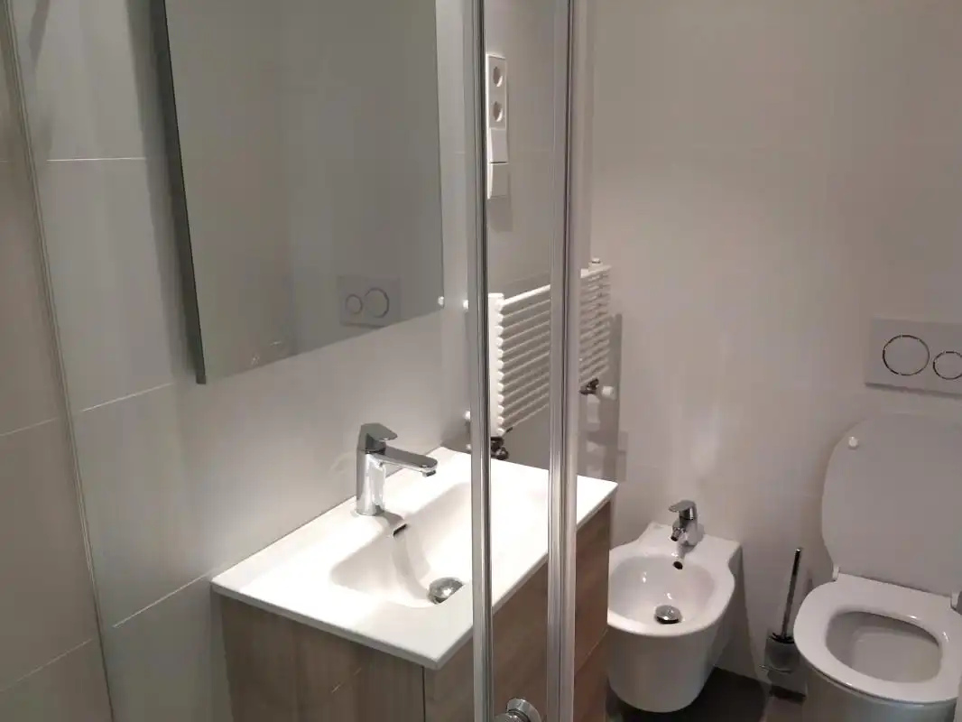 Bany de Pis de lloguer en Madrid amb Aire condicionat i Calefacció