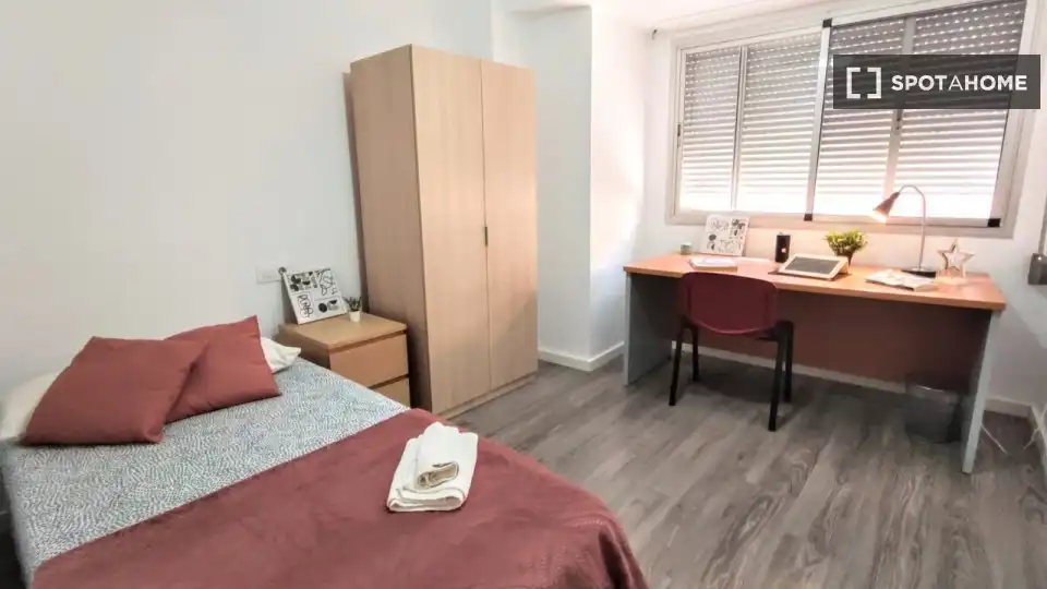 Bedroom of Flat for rent in Burjassot  with Air Conditioner, Heating and Furnished