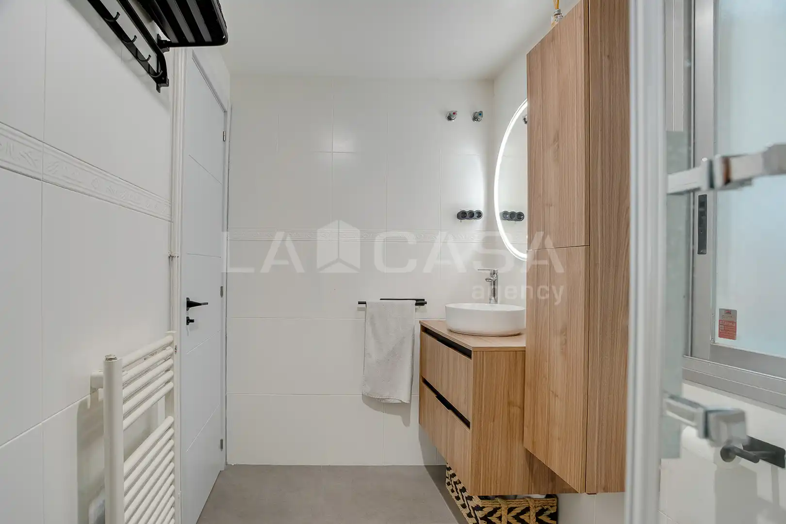 Baño de Piso en venta en Barcelona con Calefacción, Trastero y Balcón