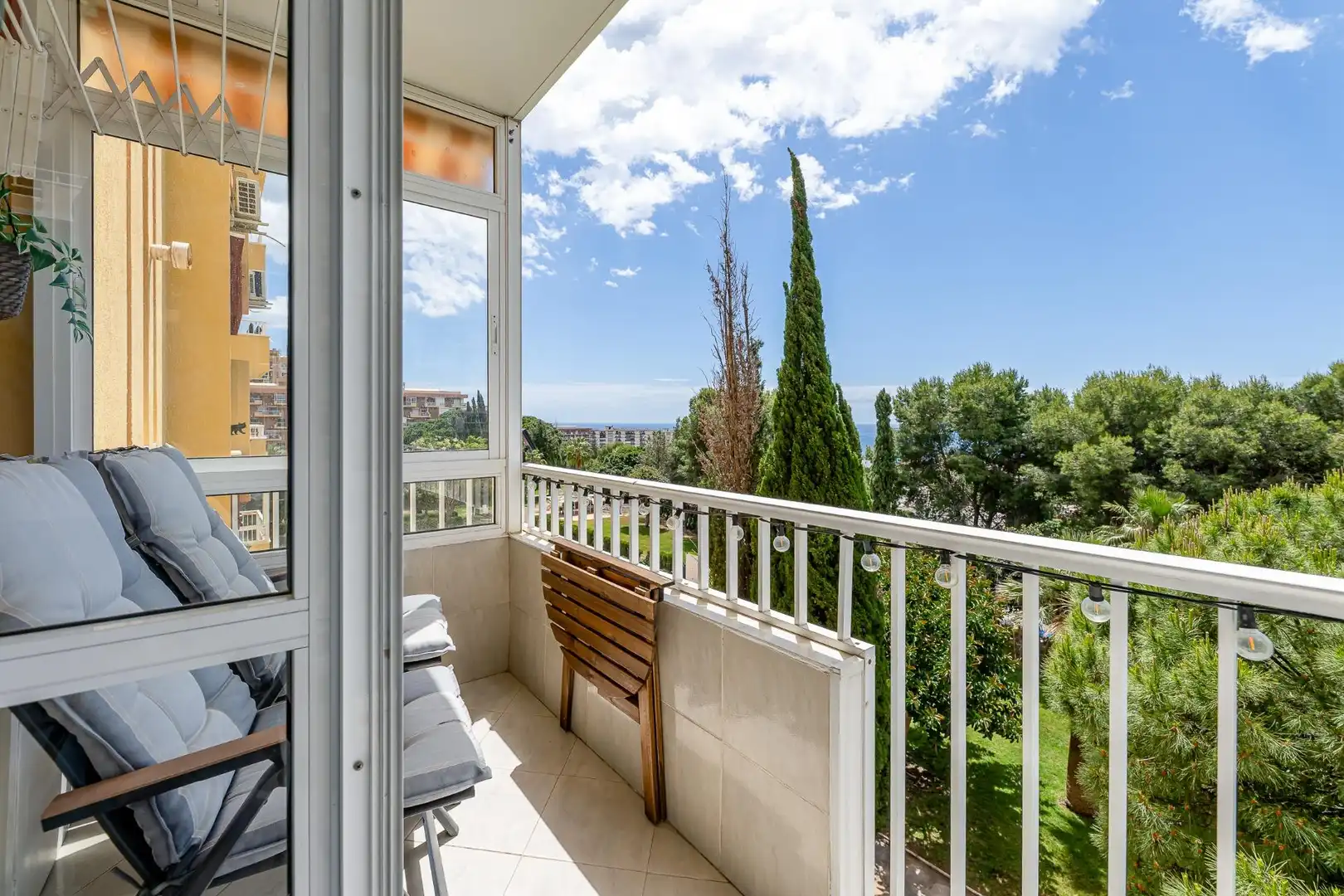 Terrasse von Wohnungen zur Miete in Benalmádena mit Klimaanlage, Heizung und Privatgarten