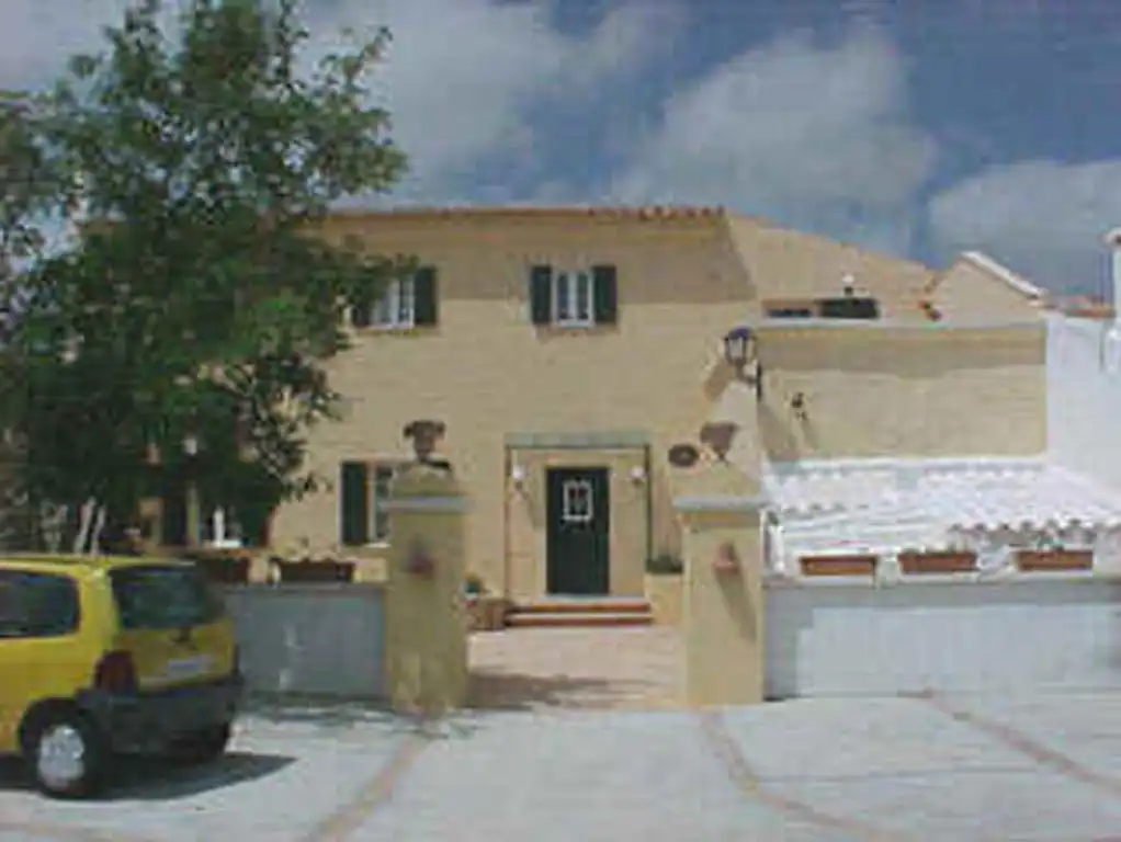 Vista exterior de Edifici en venda en Sant Lluís