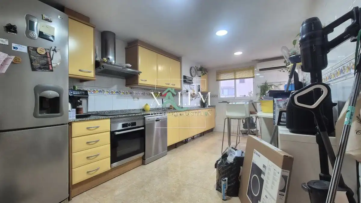Kitchen of Flat for sale in Vila-real  with Terrace, Storage room and Balcony