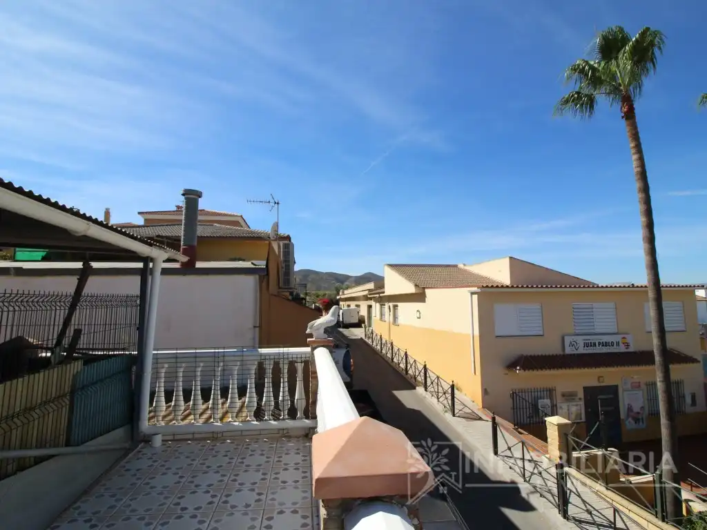 Vista exterior de Casa o xalet en venda en Alhaurín de la Torre amb Aire condicionat, Forn i Rentadora
