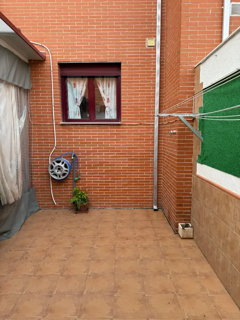 Terraza de Casa adosada en venta en Fernán Caballero con Aire acondicionado, Calefacción y Jardín privado