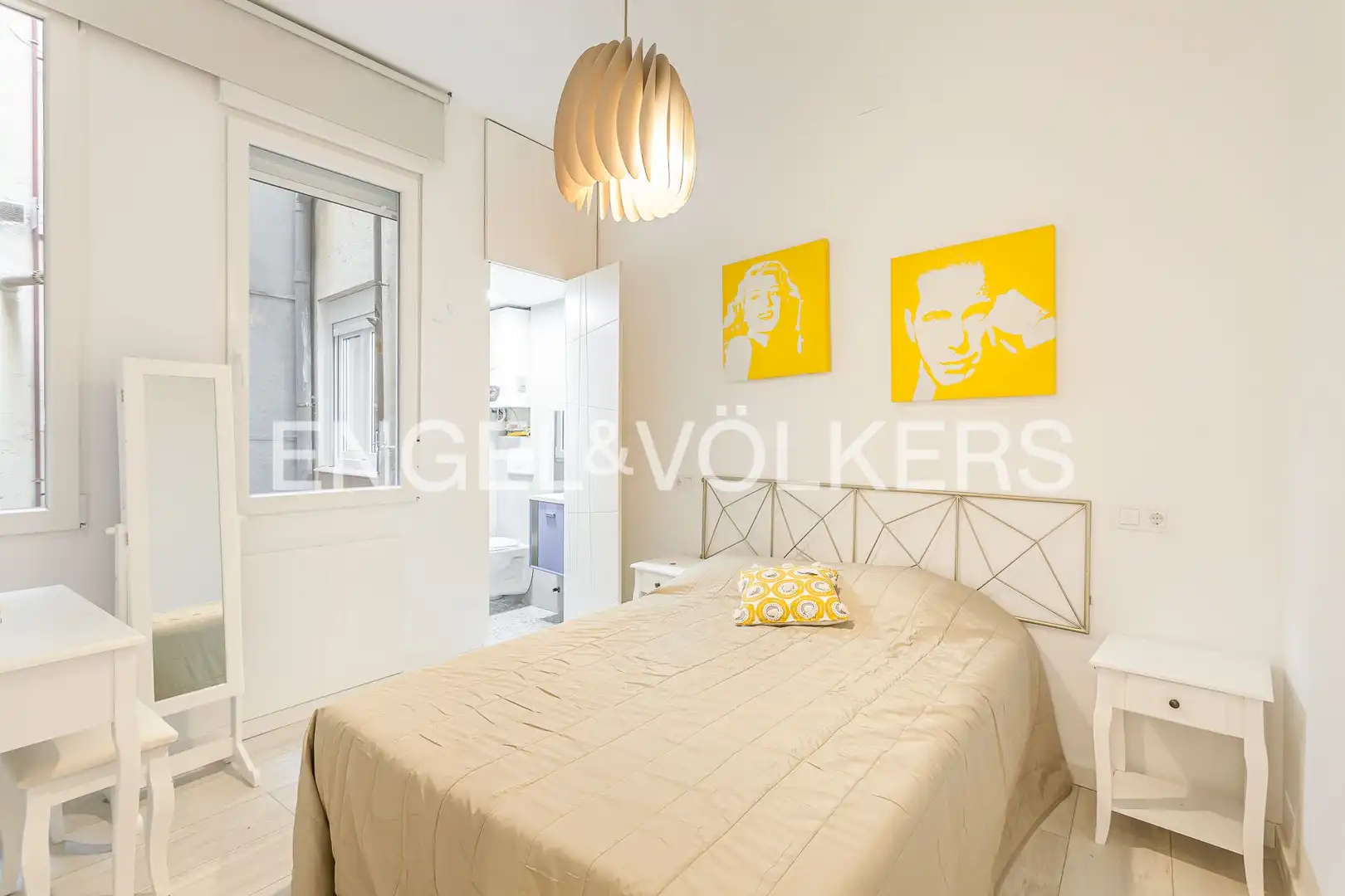 Bedroom of Flat for rent in Madrid  with Air Conditioner, Heating and Balcony