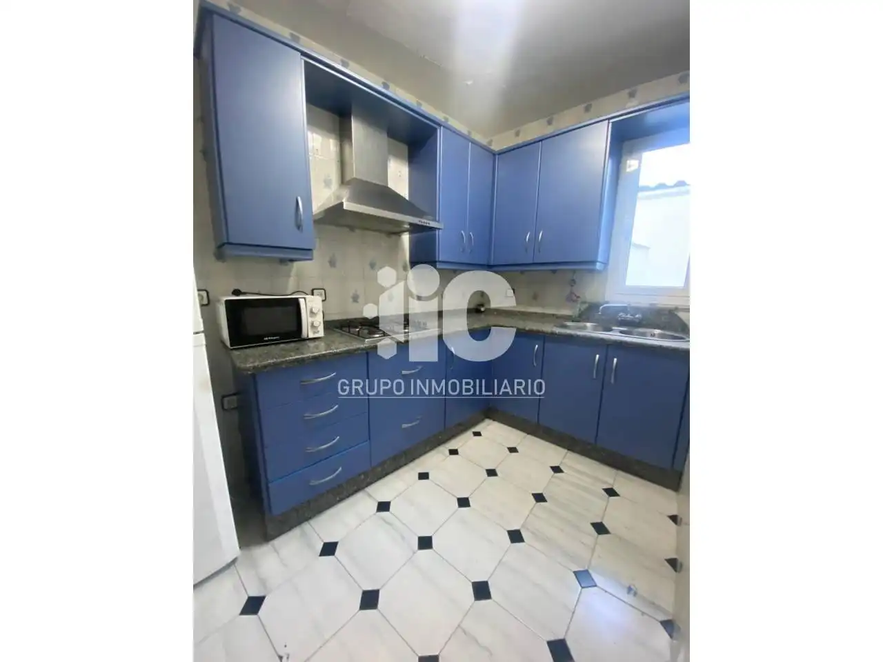Flat with terrace for sale in Calle Cardenal Herranz Casado 1, imagen 2