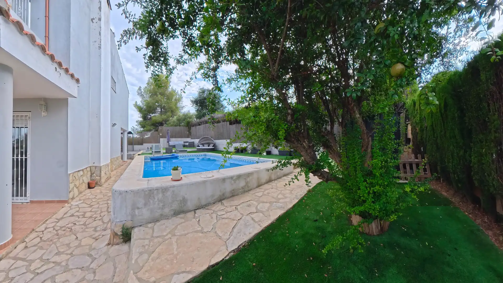Piscina de Casa adosada en venda en Montserrat amb Calefacció, Jardí privat i Terrassa