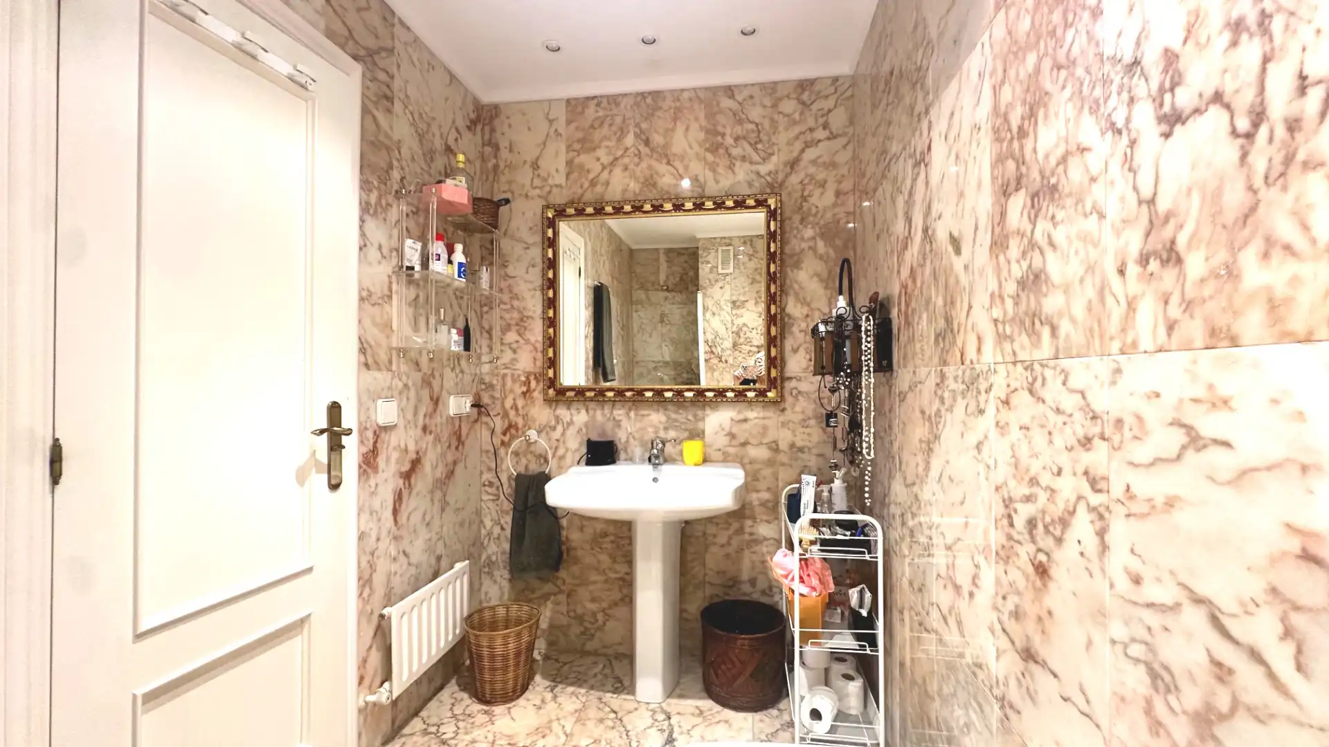 Baño de Piso en venta en Castro-Urdiales con Calefacción, Trastero y Amueblado