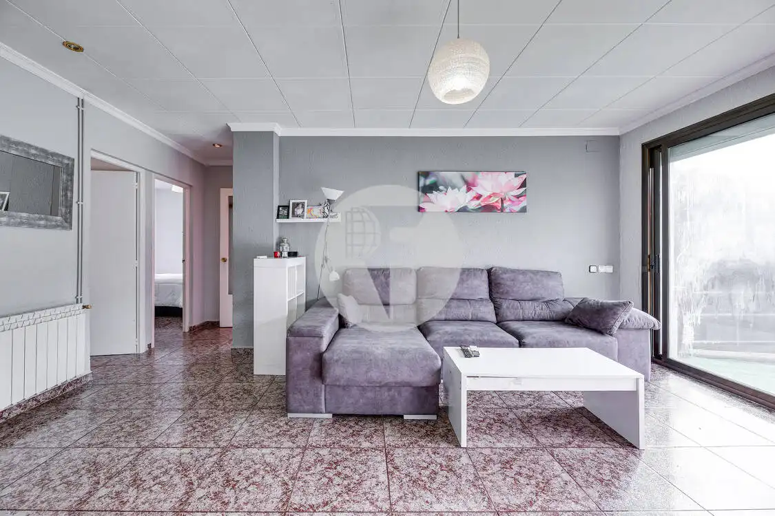 Sala d'estar de Casa o xalet en venda en Lliçà de Vall amb Calefacció, Terrassa i Piscina