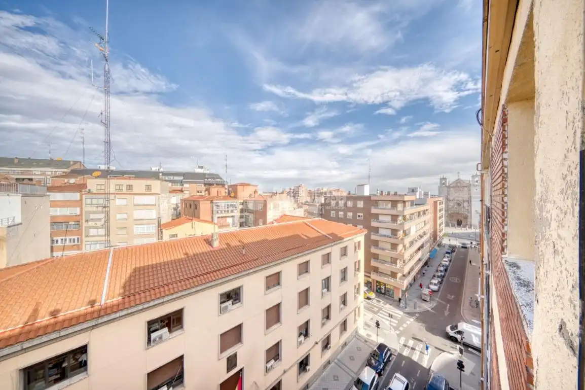 Vista exterior de Pis en venda en Valladolid amb Calefacció, Terrassa i Traster