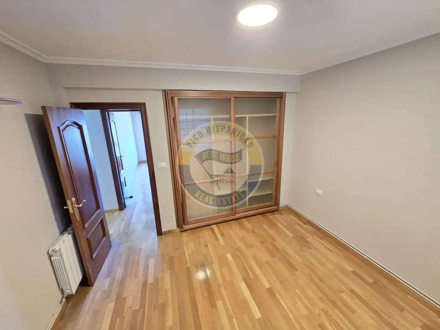 Habitación de Piso de alquiler en Vigo  con Calefacción