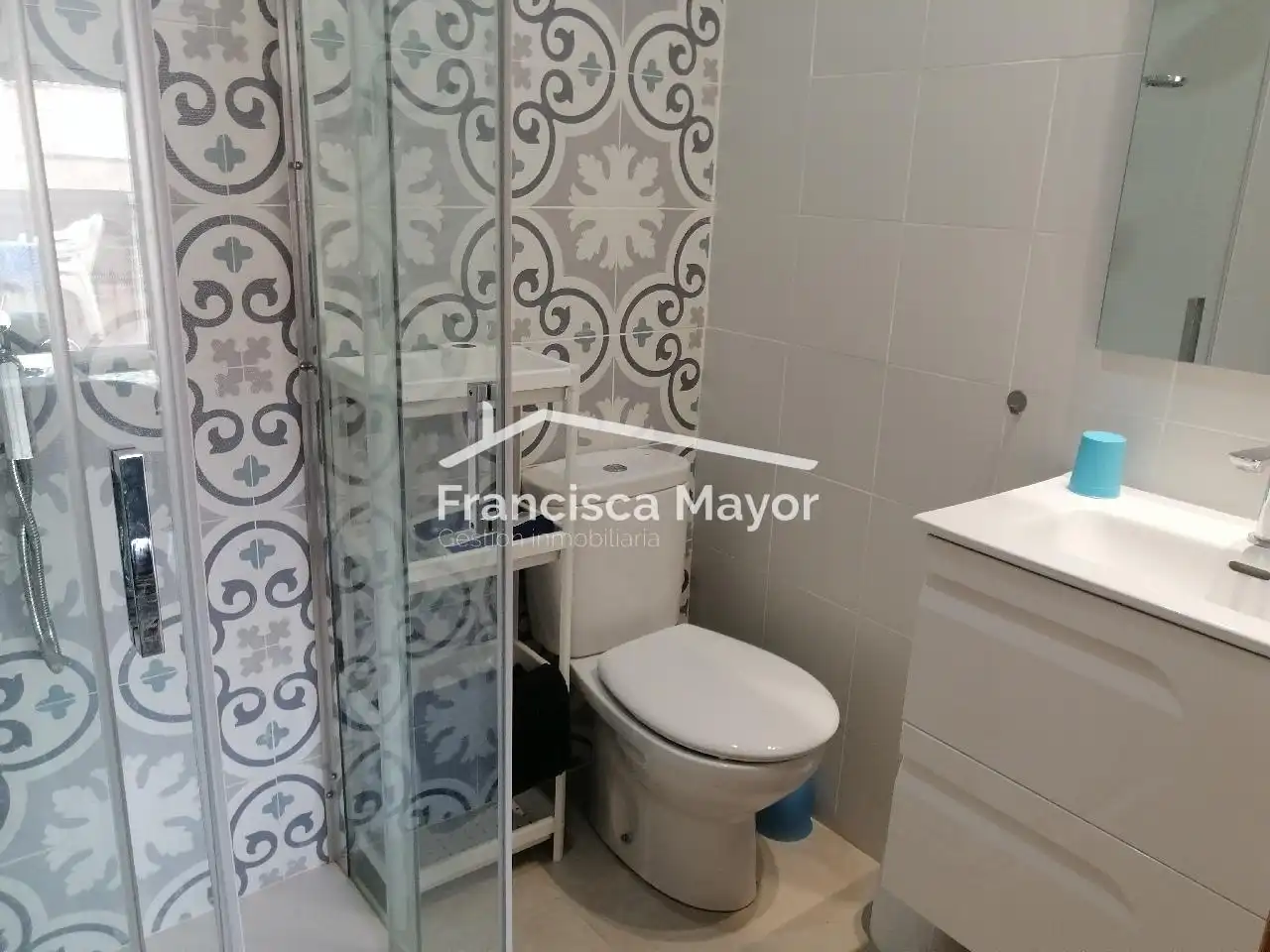 Baño de Piso de alquiler en Valencia con Aire acondicionado, Terraza y Amueblado