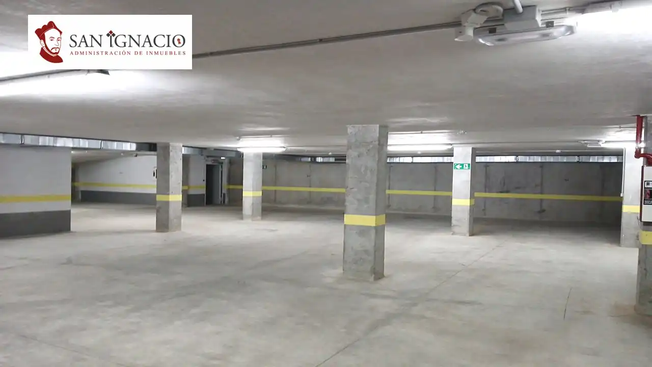 Aparcament de Pis en venda en Villarcayo de Merindad de Castilla la Vieja amb Calefacció