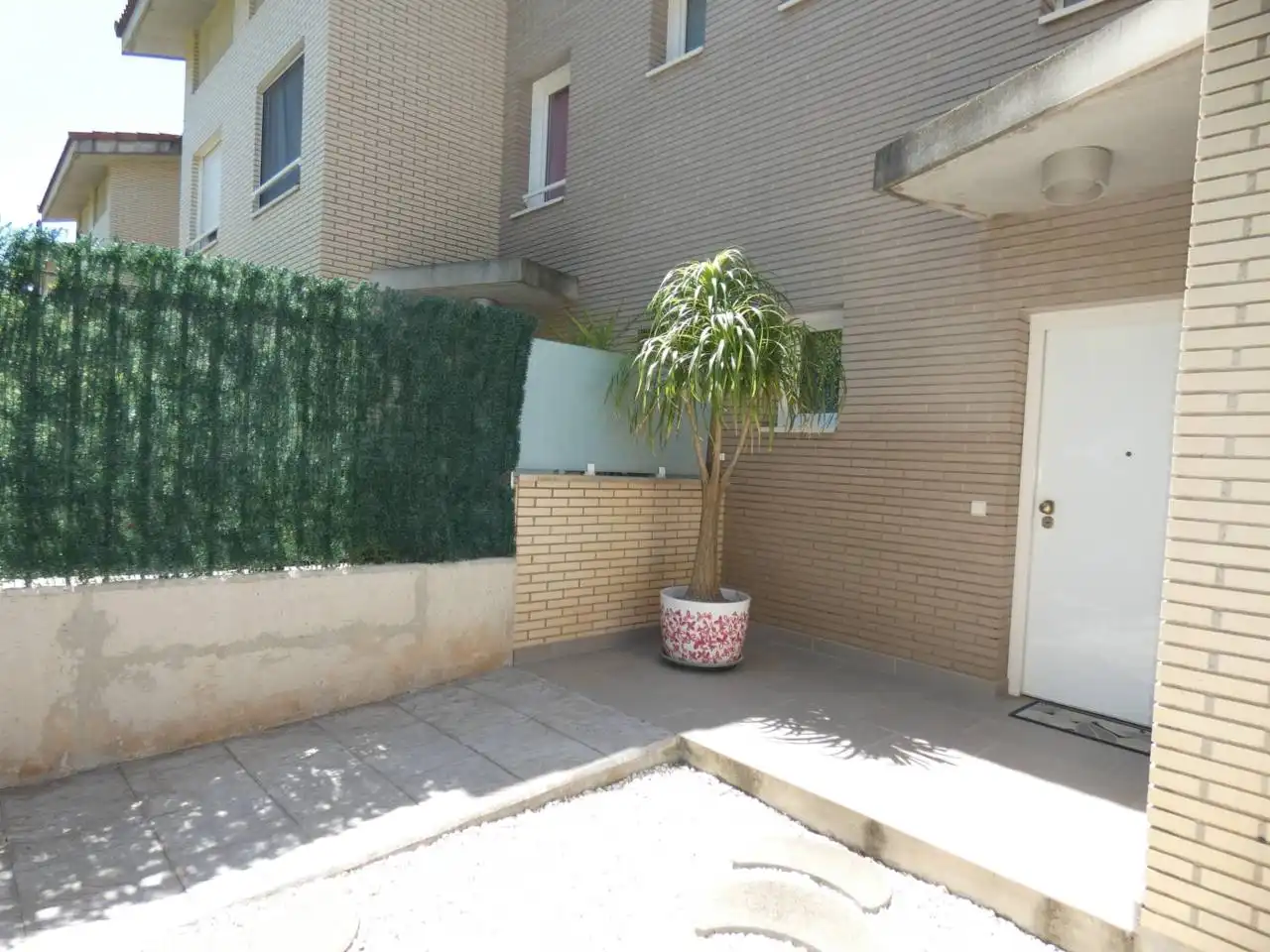Terrasse von Einfamilien-Reihenhaus zum Verkauf in Benicarló mit Klimaanlage, Heizung und Privatgarten