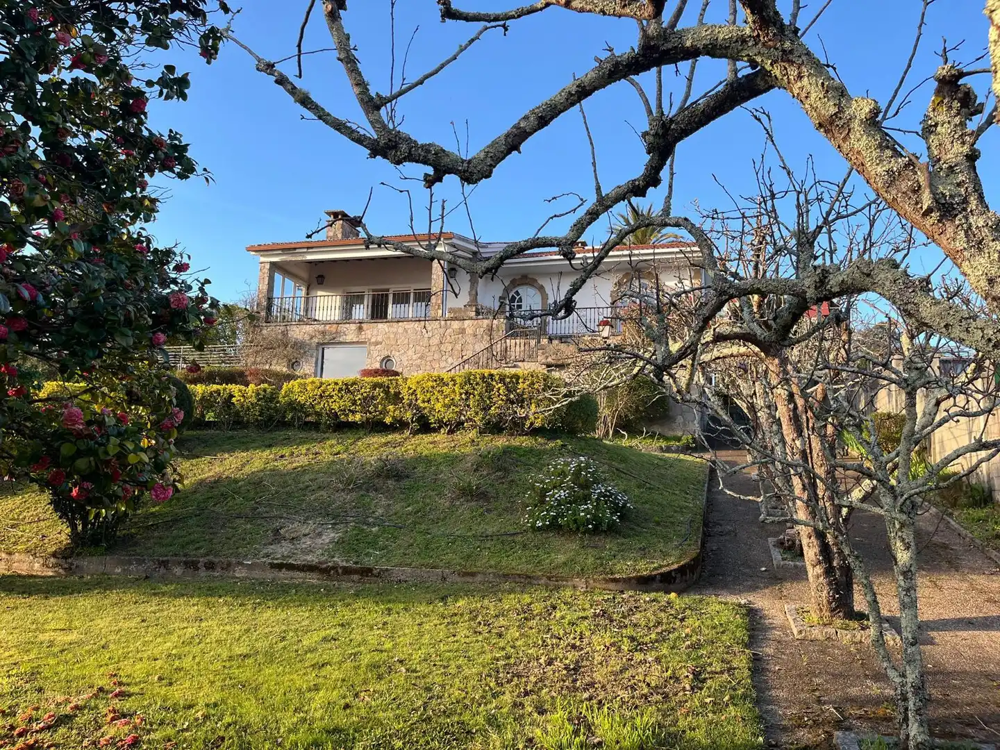 Vista exterior de Casa o xalet en venda en Cabanas amb Calefacció, Jardí privat i Parquet