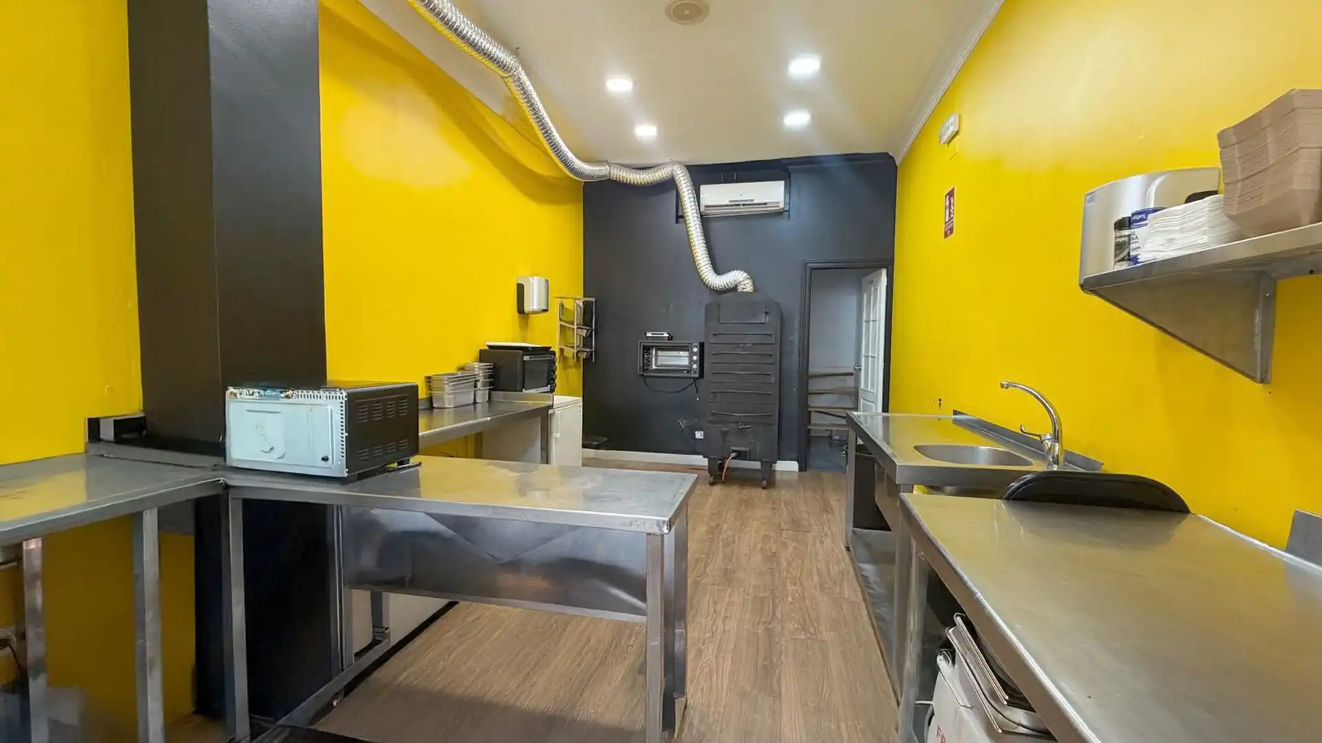 Cocina de Oficina de alquiler en Nerja