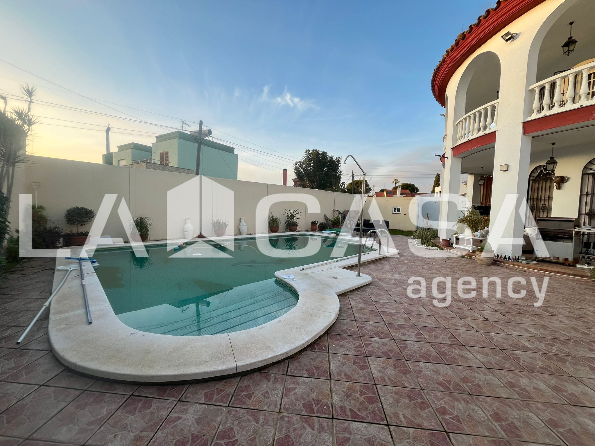 Piscina de Casa o xalet en venda en Dos Hermanas amb Balcó