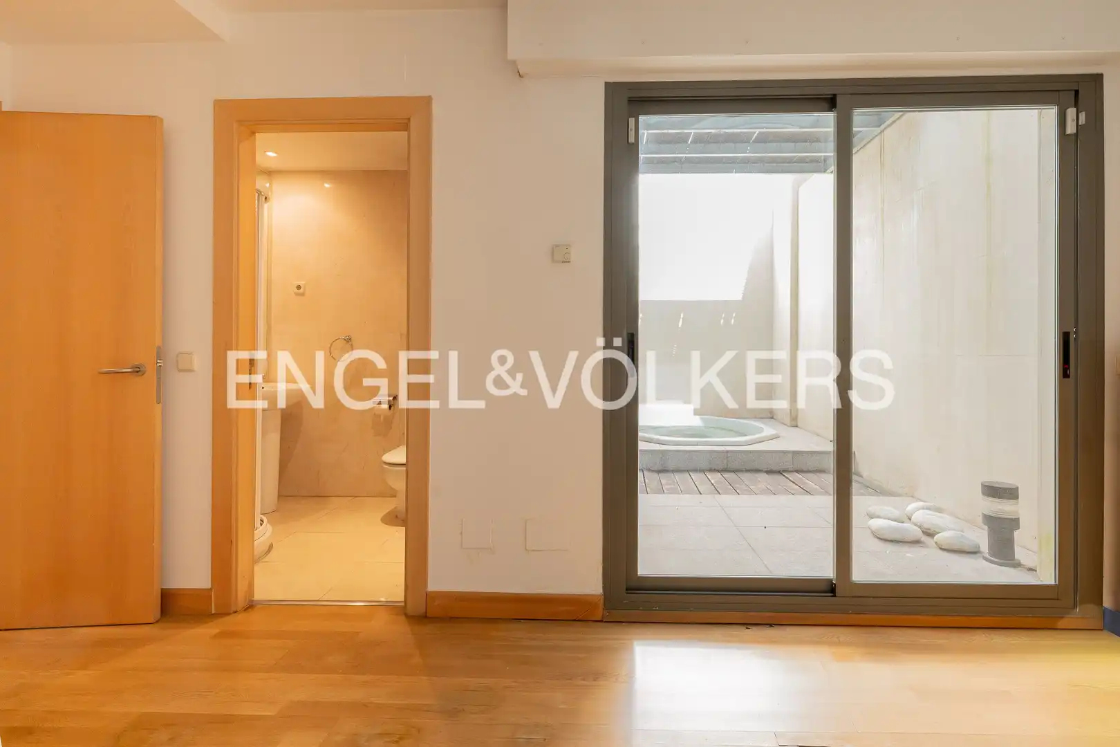 Vista exterior de Casa o xalet en venda en Madrid amb Aire condicionat, Calefacció i Terrassa