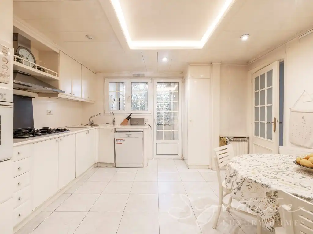 Kitchen of Ground floor for sale in Sant Cugat del Vallès  with Heating, Private garden and Terrace