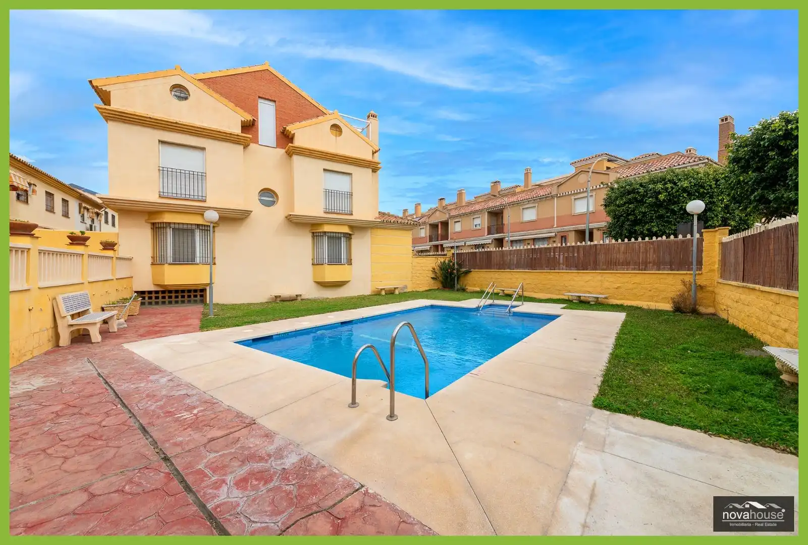 Casa adosada en venta en Calle Albon, Torre de Benagalbón