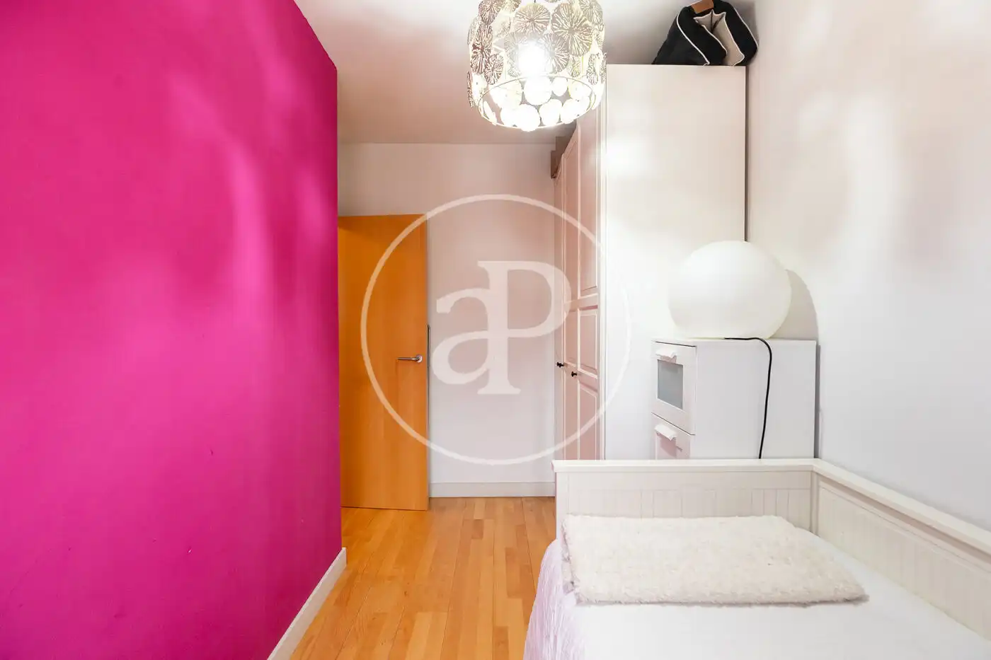 Schlafzimmer von Wohnung zum Verkauf in Barcelona mit Klimaanlage, Heizung und Privatgarten