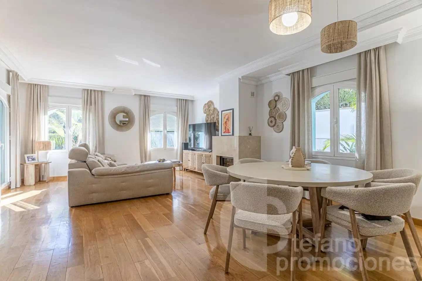 Vista exterior de Casa o xalet en venda en Málaga amb Aire condicionat, Jardí privat i Parquet