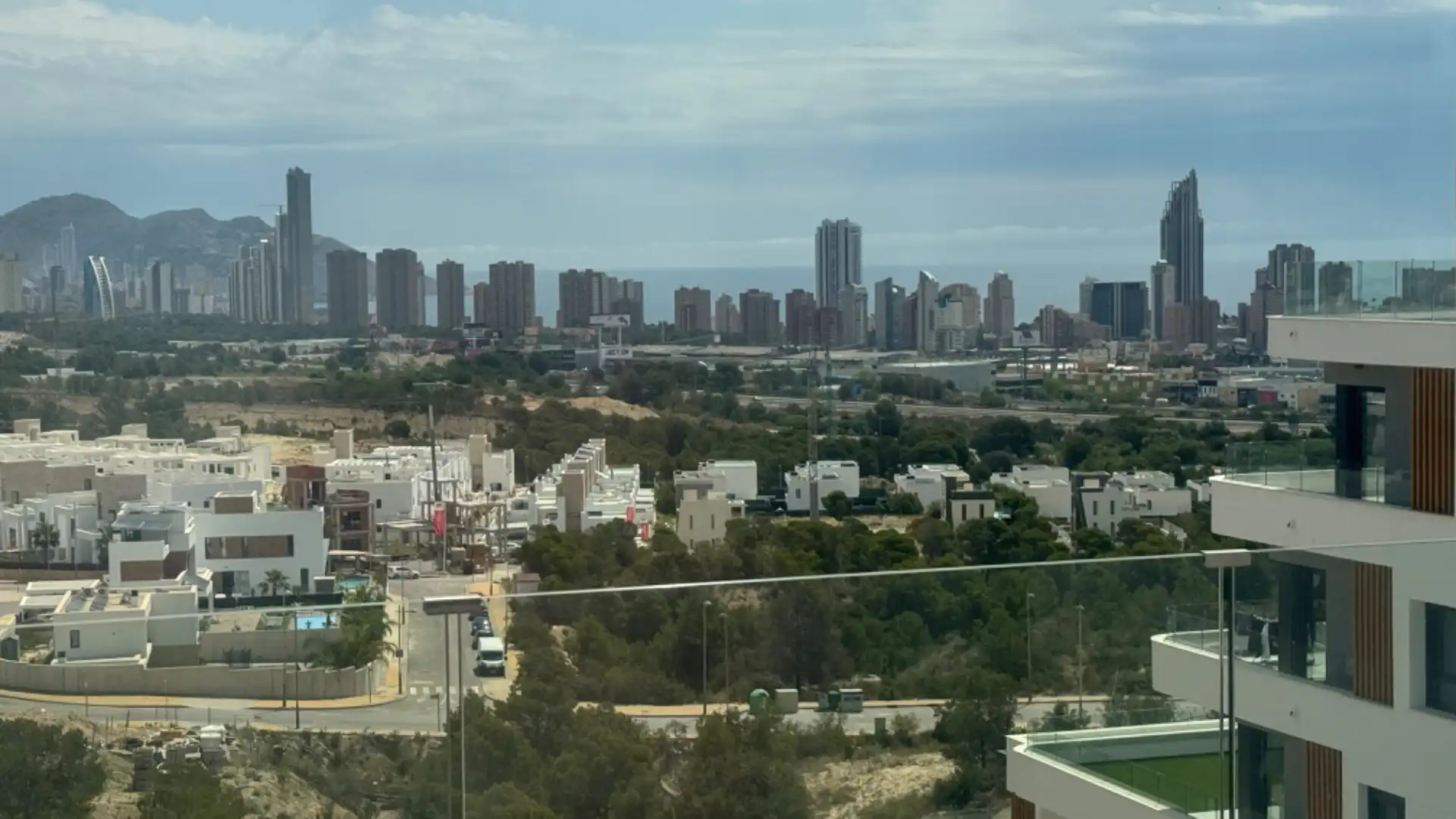Vista exterior de Àtic en venda en La Nucia amb Aire condicionat, Terrassa i Traster