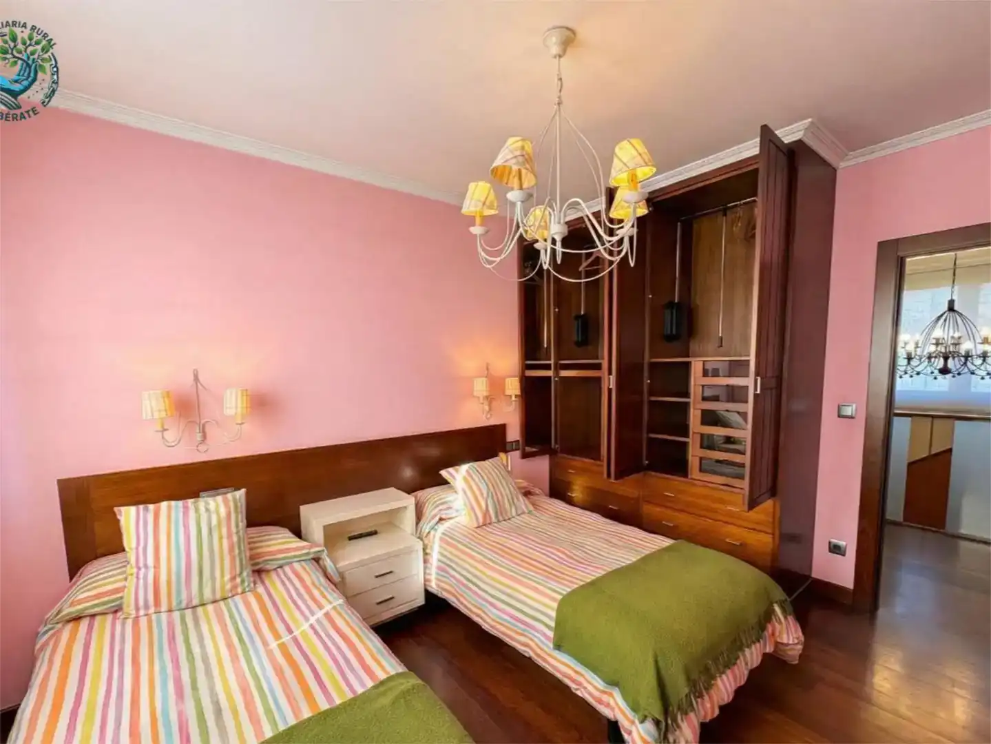 Dormitori de Casa o xalet en venda en Covaleda amb Jardí privat, Parquet i Moblat