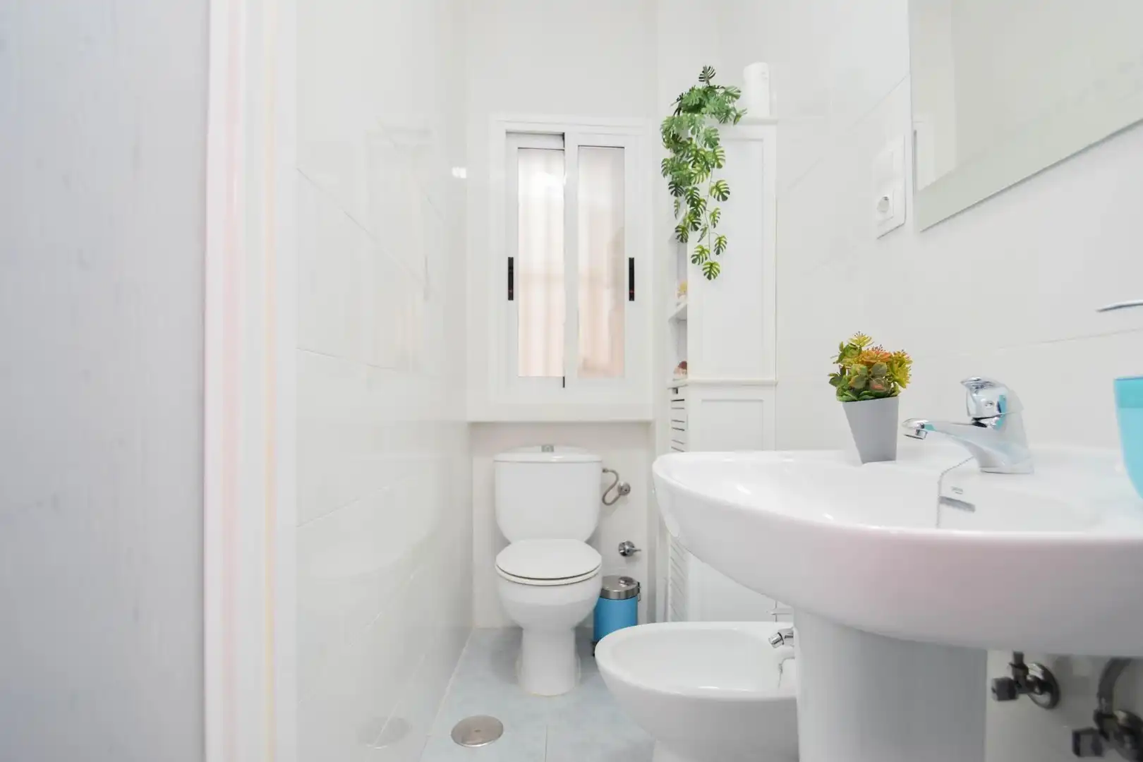 Bathroom of Flat for sale in Granada  with Balcony