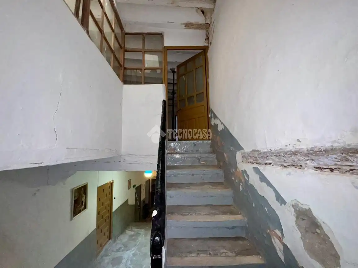 Casa aparellada amb terrassa en venda a C. Carmen, imagen 15