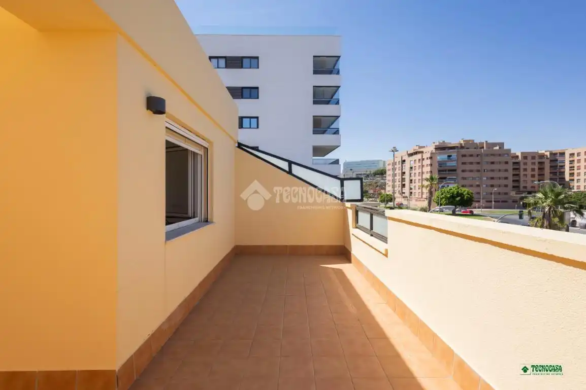 Terrassa de Casa adosada en venda en Almería