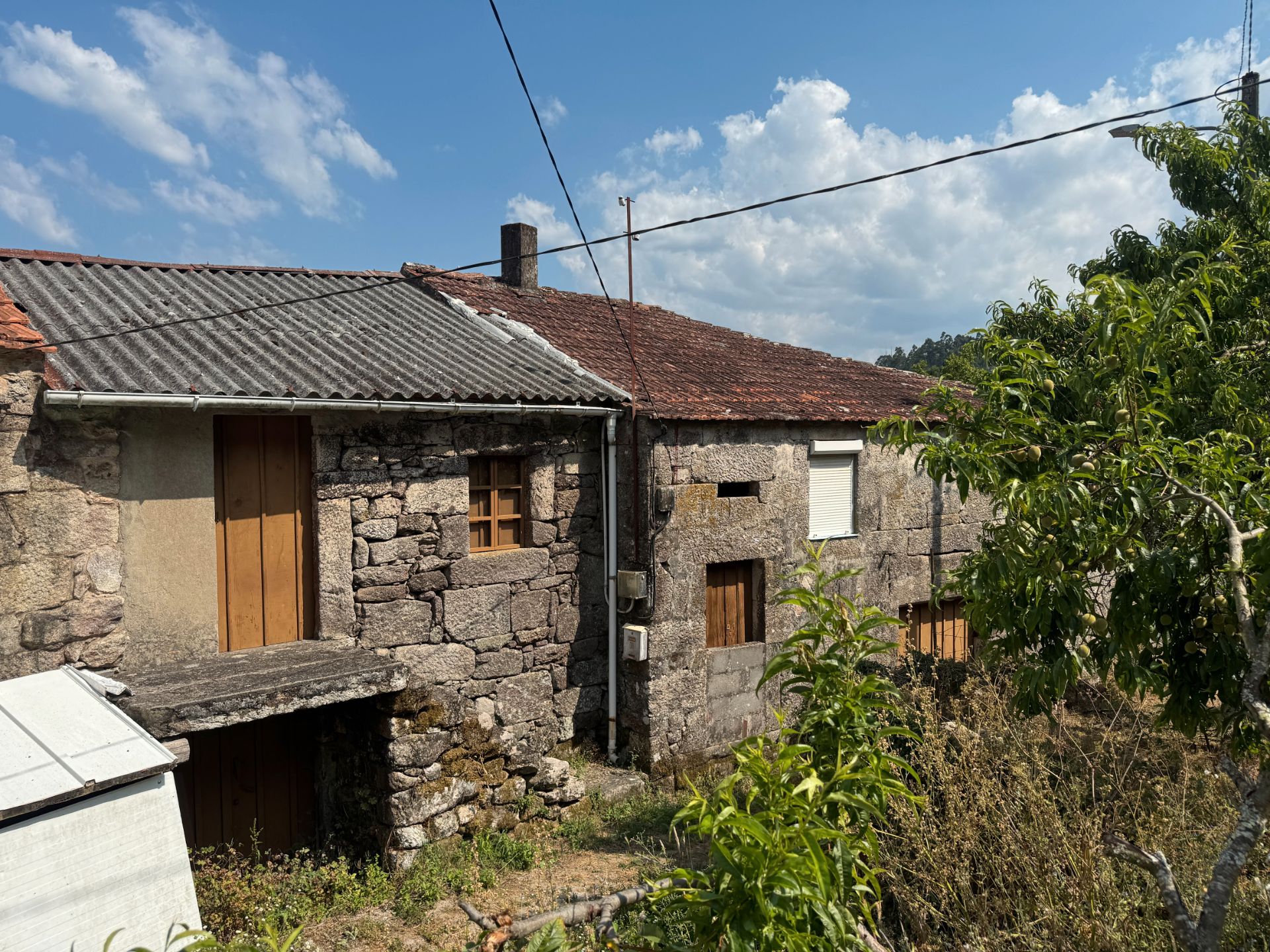 Vista exterior de Casa o xalet en venda en Crecente amb Jardí privat, Traster i Moblat