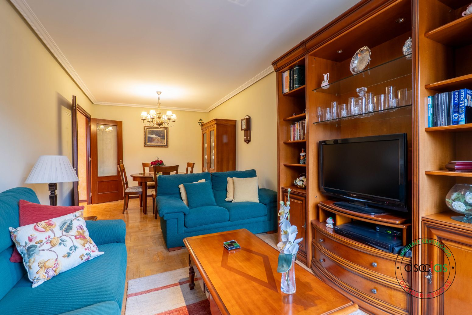 Sala d'estar de Pis en venda en Gijón  amb Calefacció, Parquet i Traster