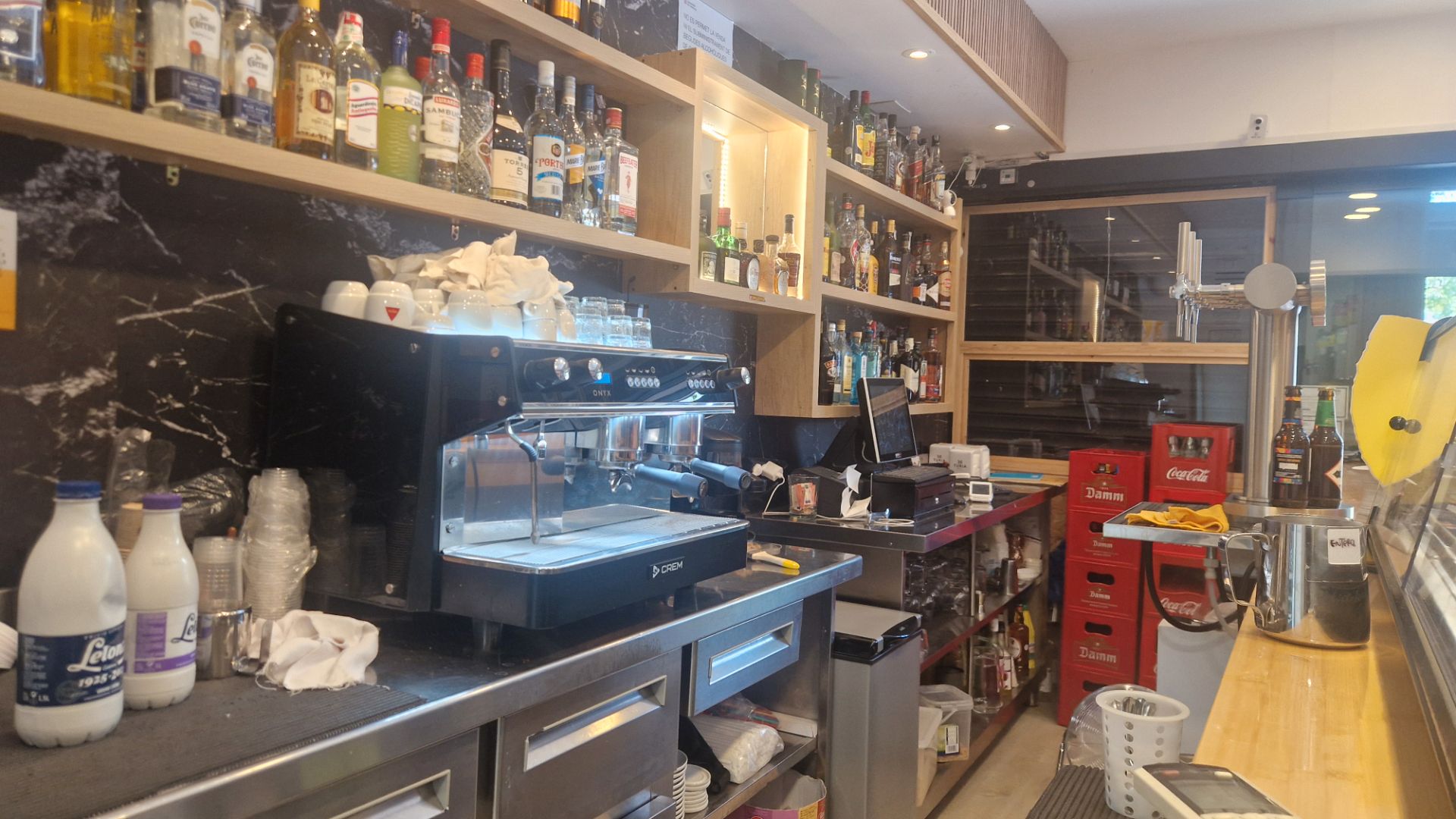 Local en traspas en Sant Boi de Llobregat amb Aire condicionat i Moblat