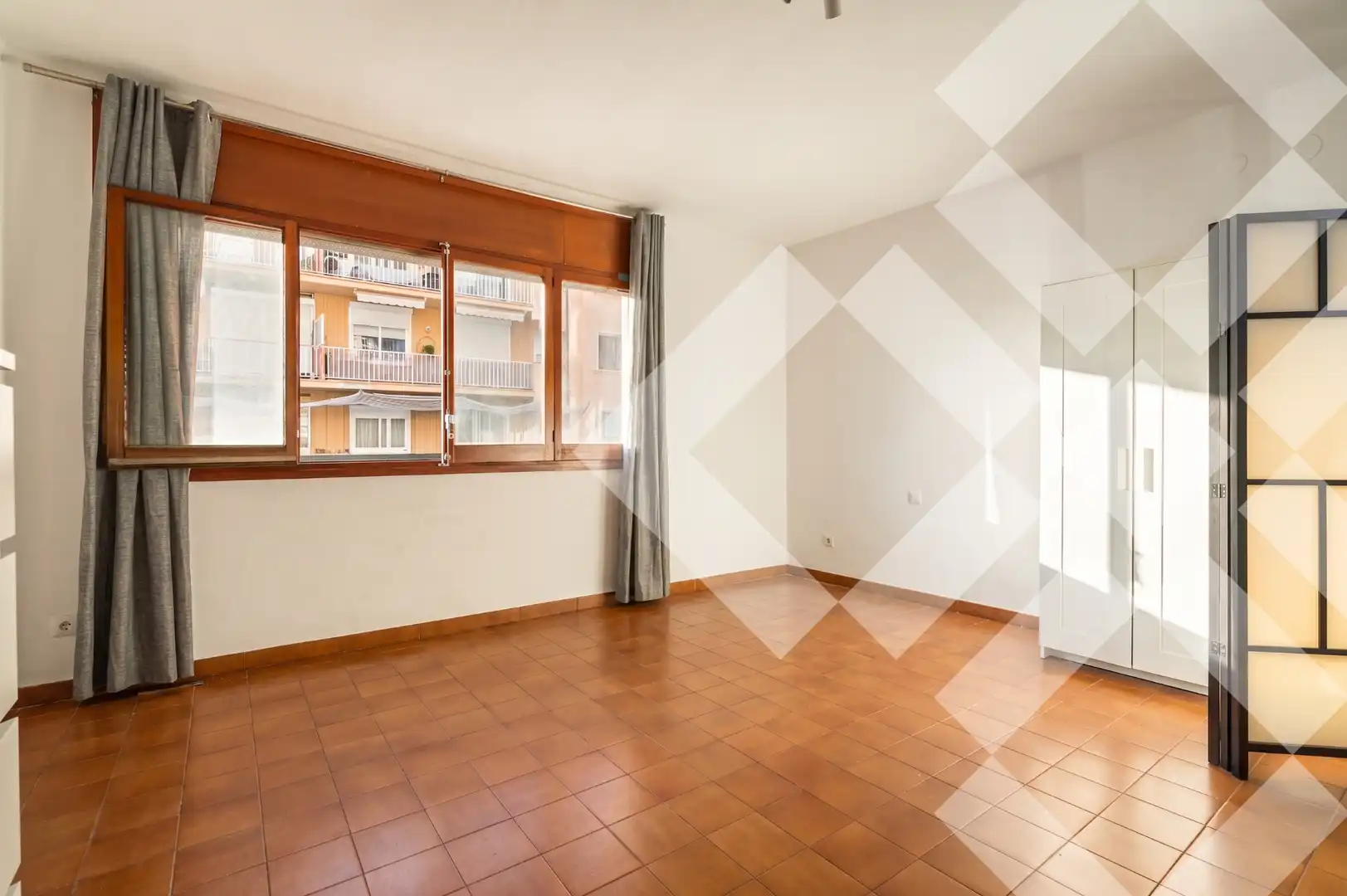 Living room of Study for sale in Barcelona  with Oven and Washing machine