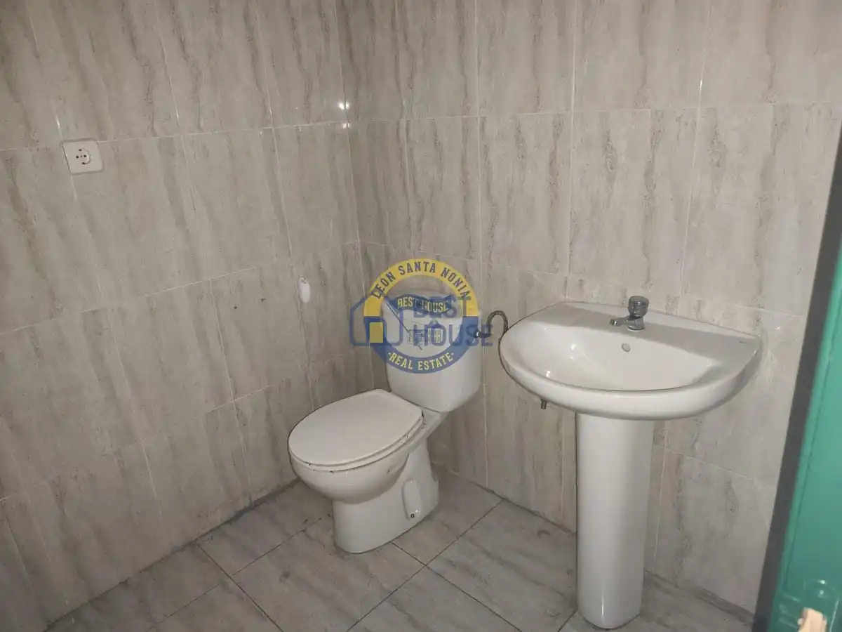 Badezimmer von Geschaftsraum zur Miete in León Capital 