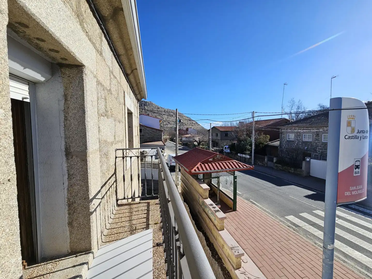 Vista exterior de Casa o xalet en venda en Navarredondilla amb Traster i Moblat