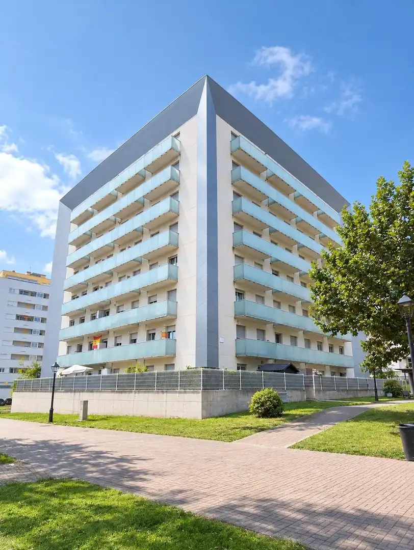 Außenansicht von Wohnung zum Verkauf in Camargo mit Heizung, Abstellraum und Balkon