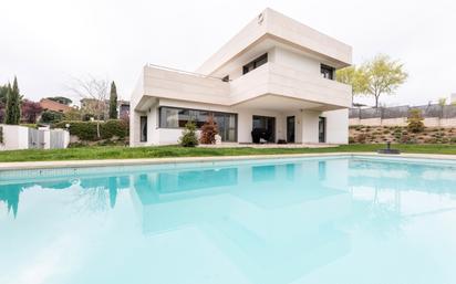 Vista exterior de Casa o xalet en venda en Fuente del Fresno amb Aire condicionat, Terrassa i Piscina