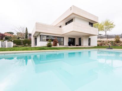 Vista exterior de Casa o xalet en venda en Fuente del Fresno amb Aire condicionat, Terrassa i Piscina