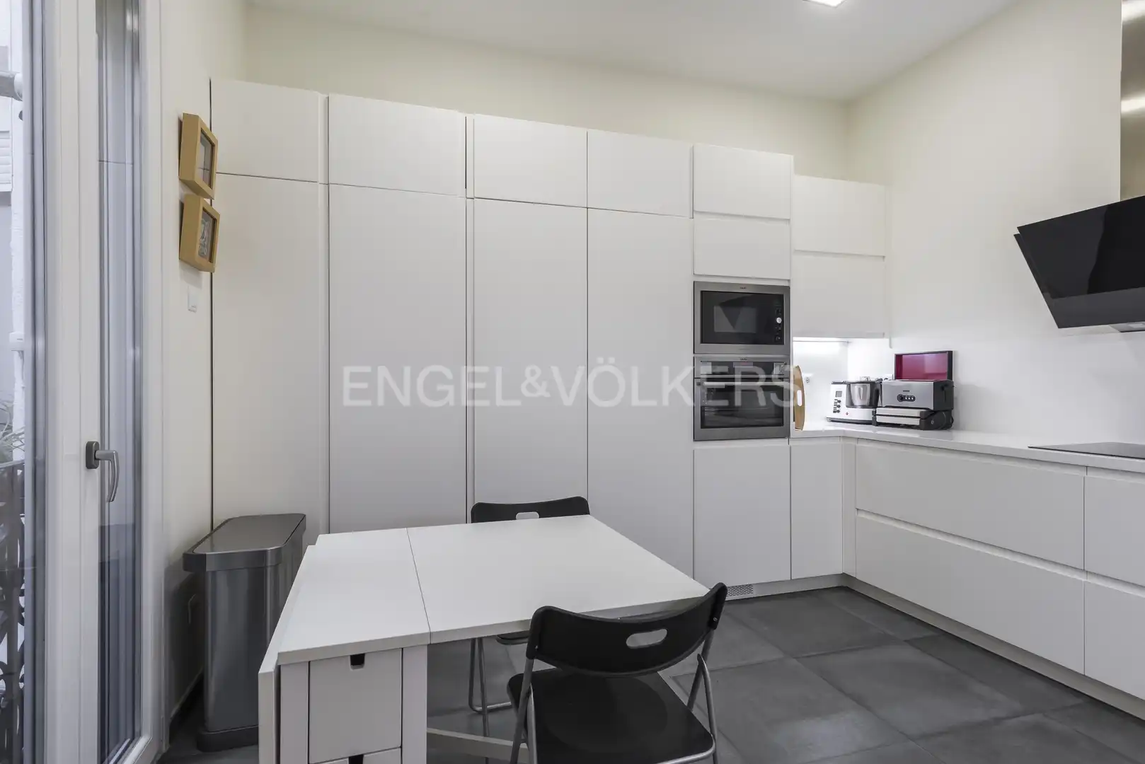 Kitchen of Flat for sale in Madrid  with Air Conditioner, Heating and Storage room