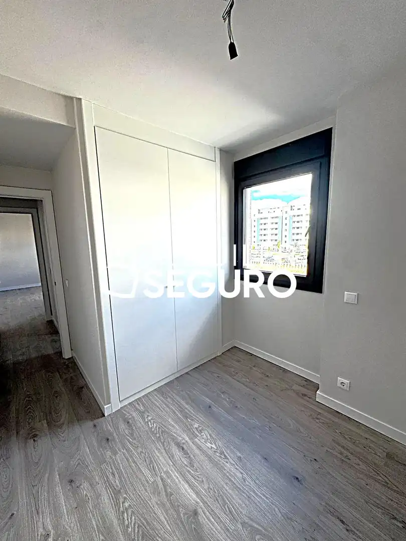 Flat for rent in de Vicente Ferrer , Ciudad de la Comunicación - Arco Ladrillo