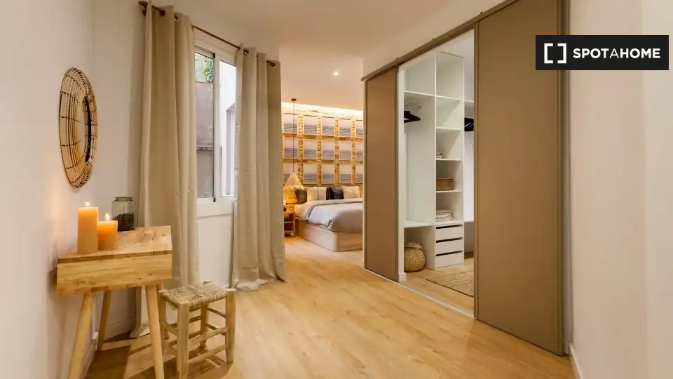 Room in Sant Gervasi- Galvany
