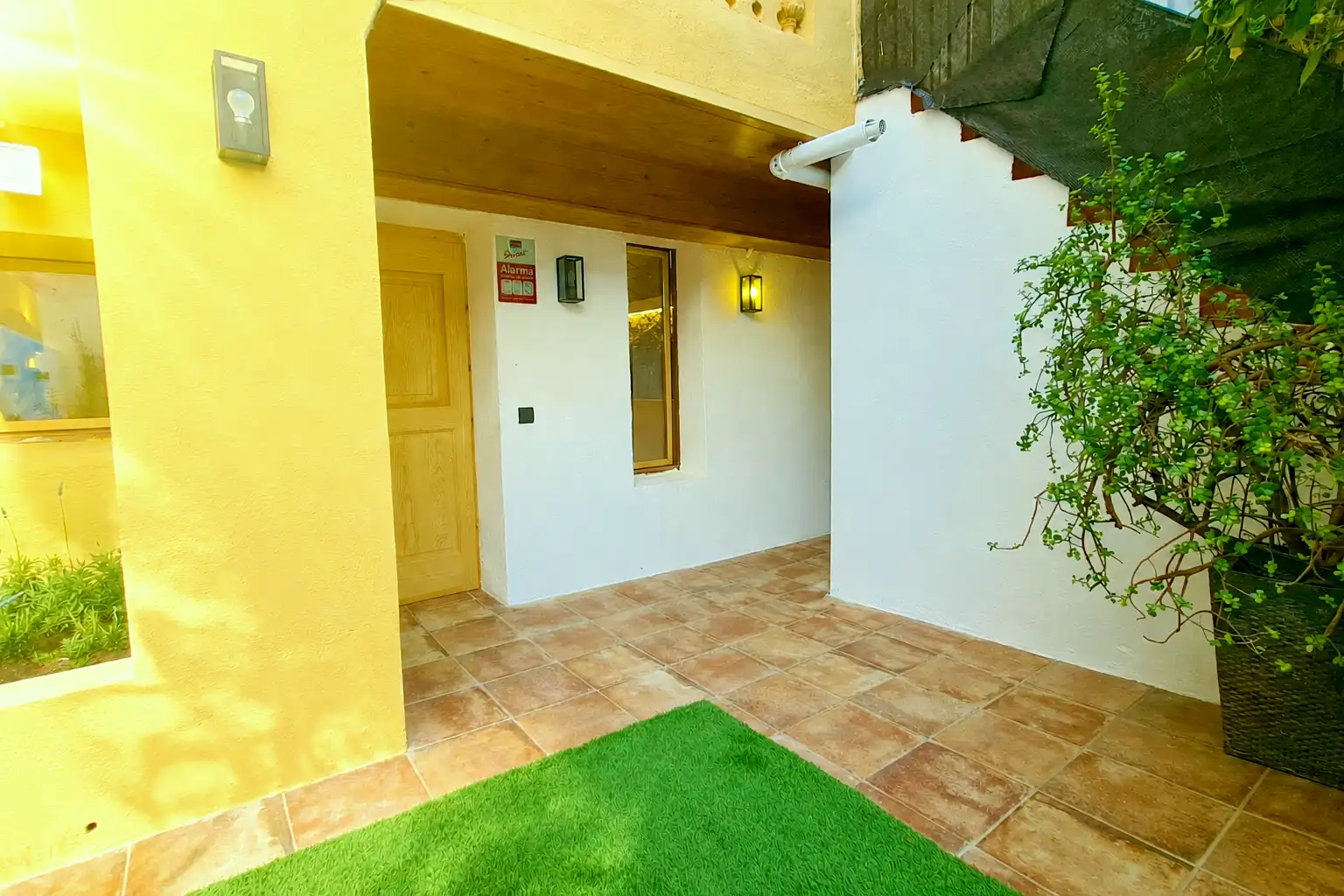 Erdgeschoss zum Verkauf in Barcelona mit Klimaanlage, Heizung und Privatgarten