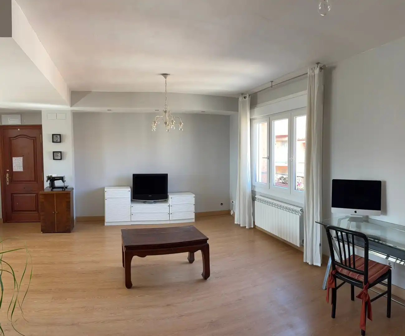 Sala d'estar de Pis en venda en Navarrete amb Calefacció, Parquet i Moblat