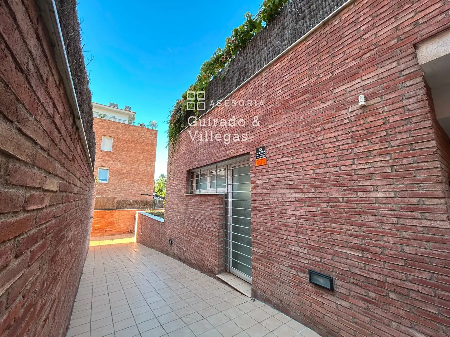 Vista exterior de Piso en venta en Tiana con Piscina y Piscina comunitaria