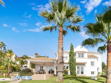 House with pool for sale in Marbella Centro