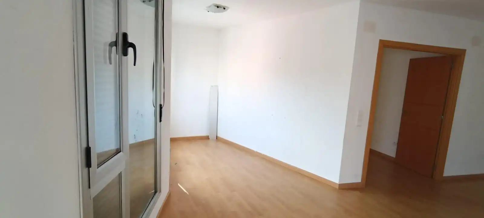 Schlafzimmer von Dachboden zum Verkauf in L'Ampolla mit Terrasse und Balkon