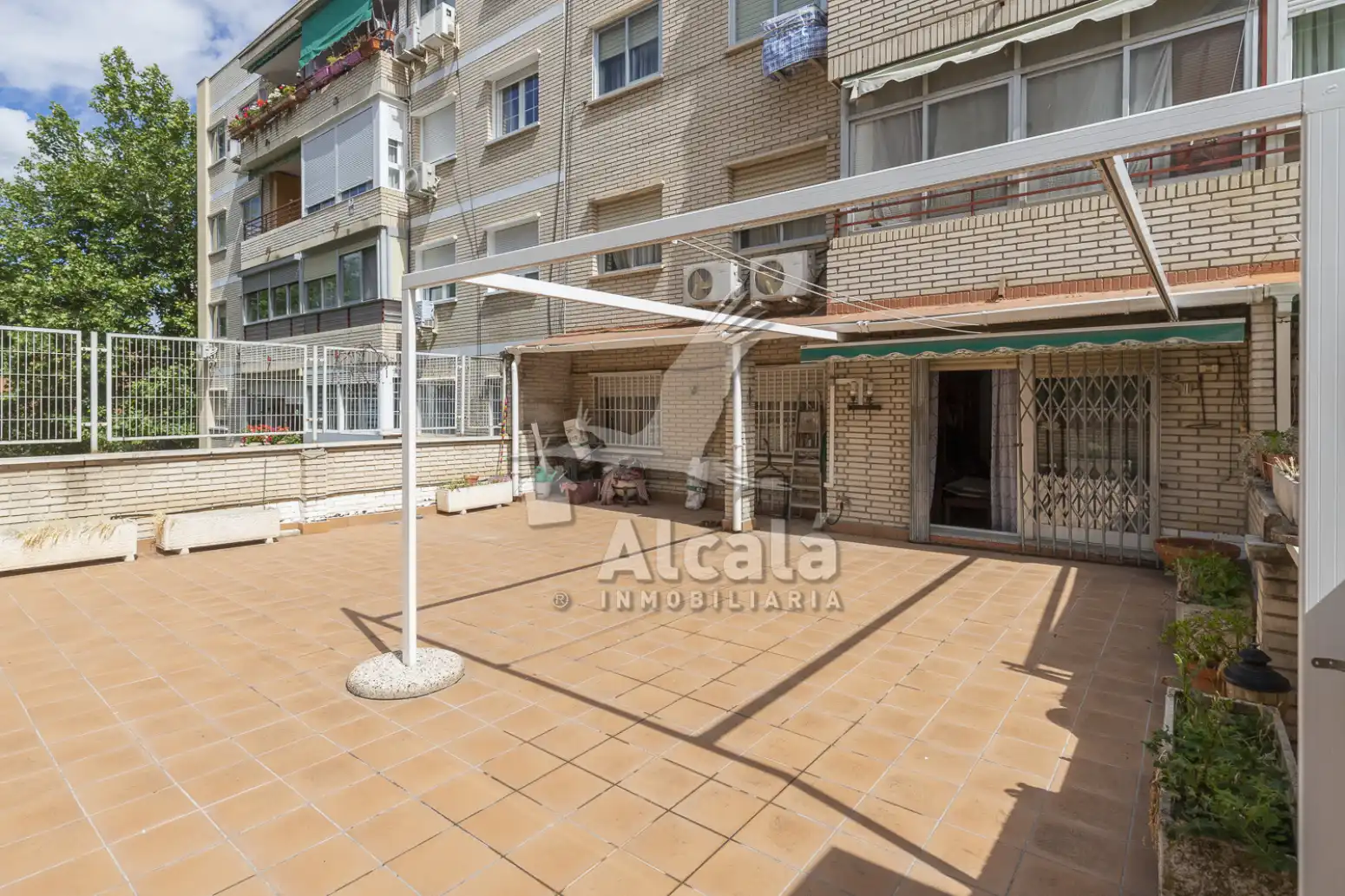 Außenansicht von Wohnung zum Verkauf in Alcalá de Henares mit Heizung und Terrasse