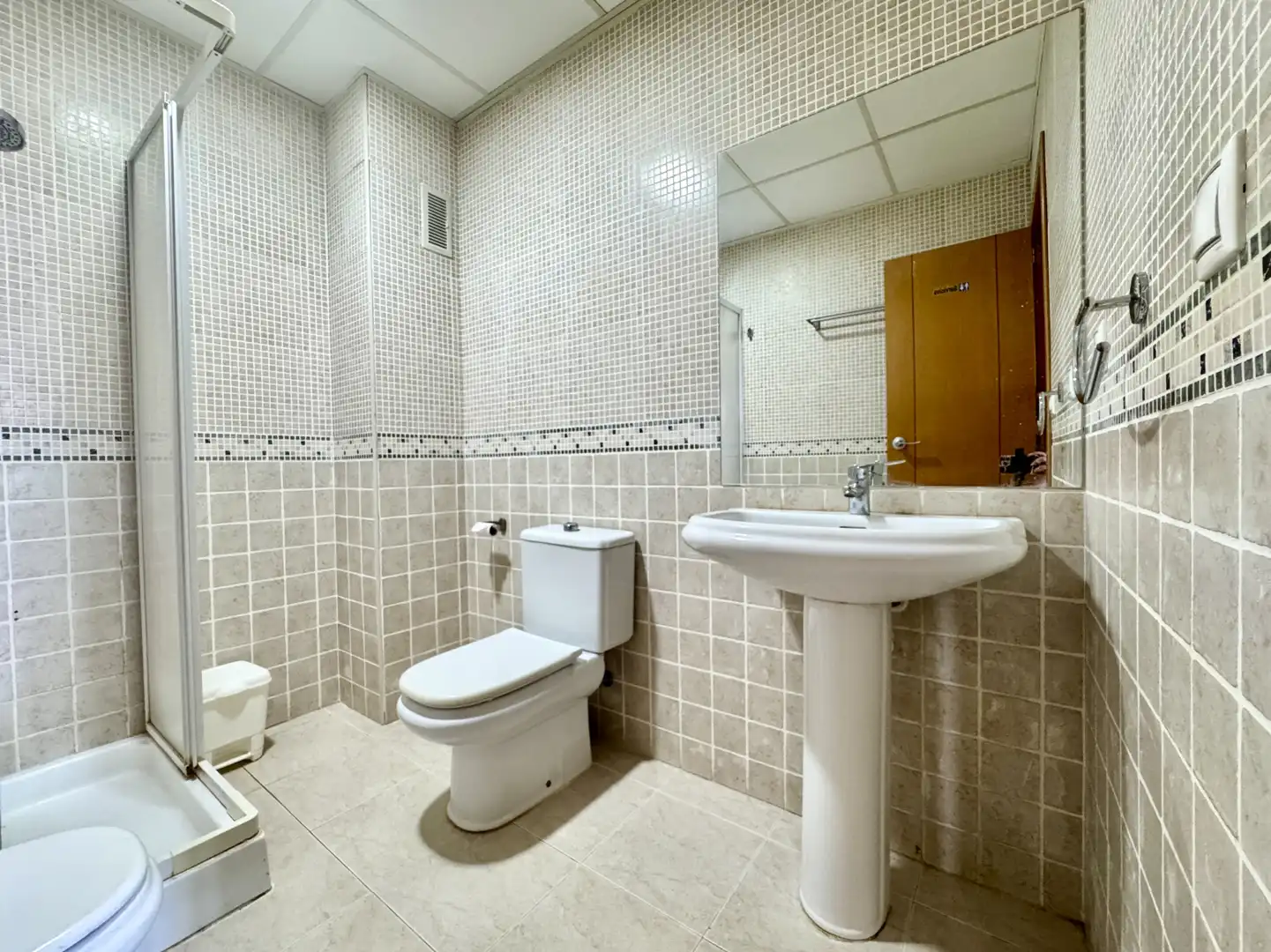 Bathroom of Flat for rent in Torrent  with Air Conditioner, Heating and Private garden